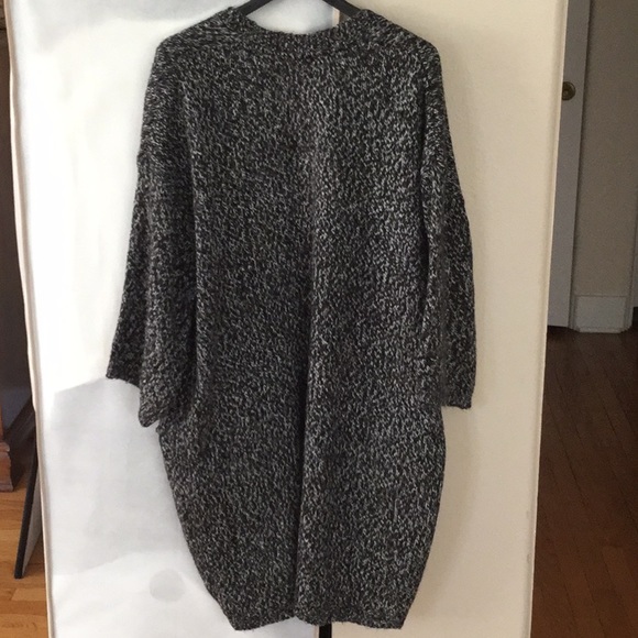 NWT H&M Sweater - Picture 3 of 3